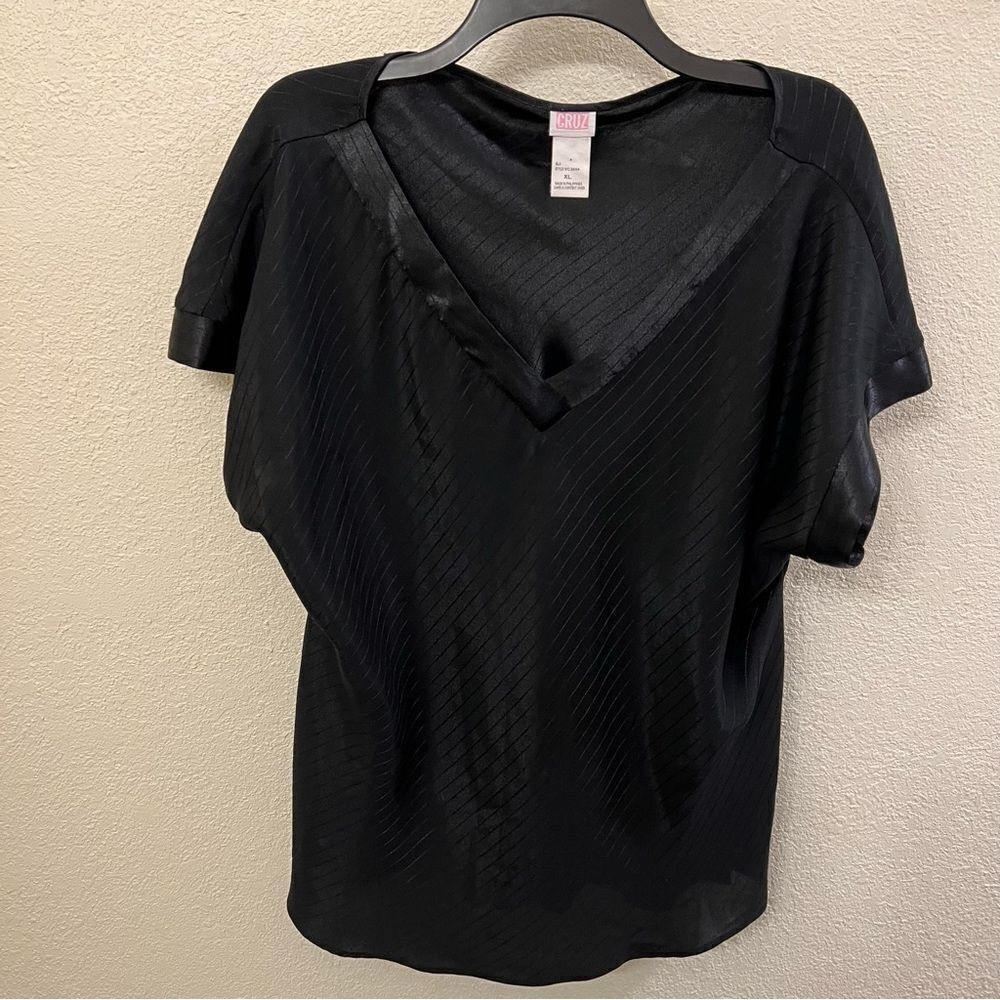 Cruz V-Neck Short Sleeve Top Size XL